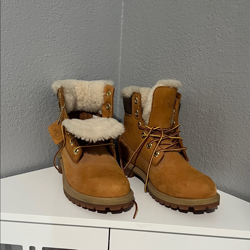 Women's Tan Shearling-Lined Boots